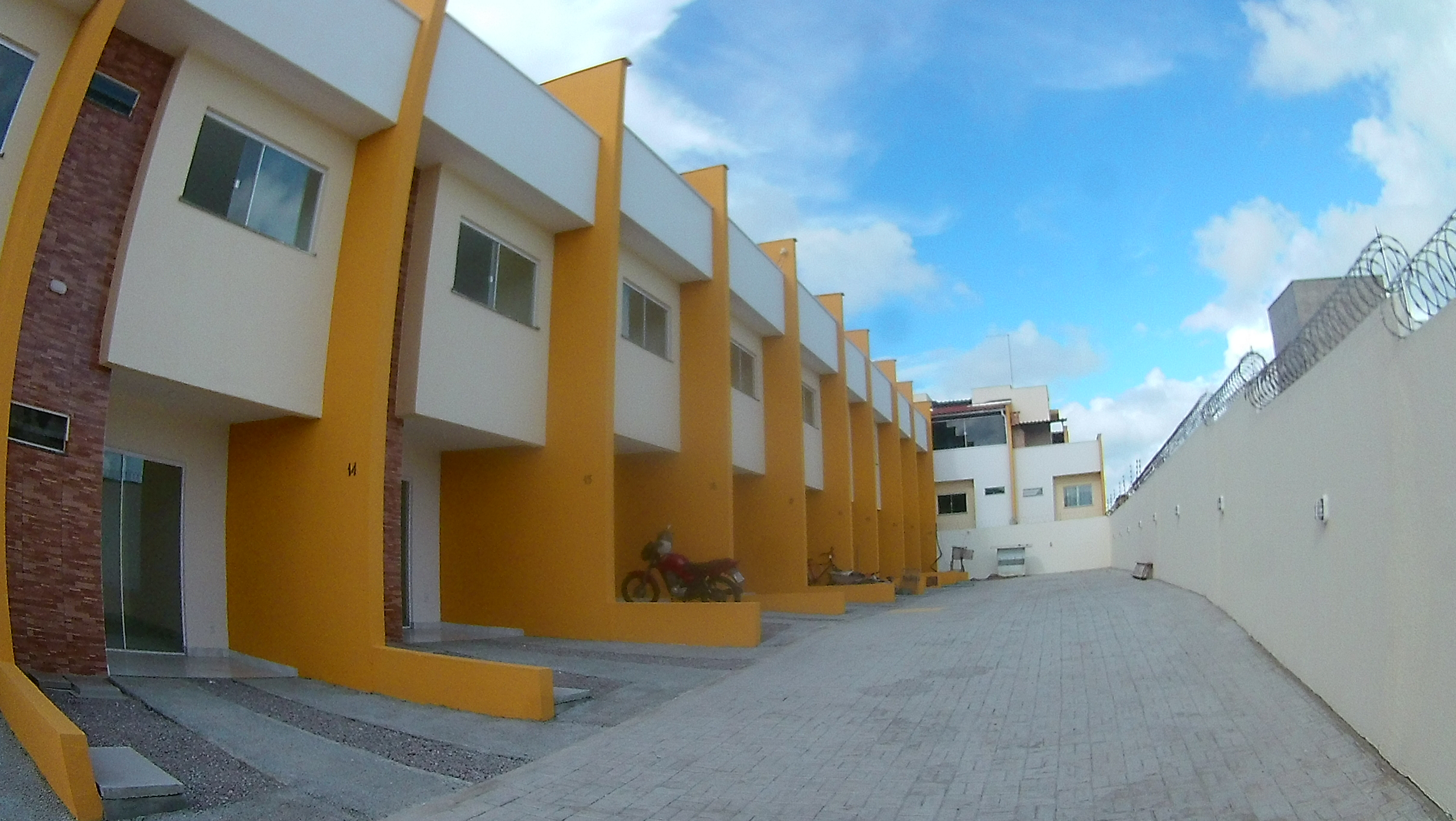 MEI - 002/2026. MOTA ALUGA LINDO TRIPLEX NA PRAIA DE COTOVELO.